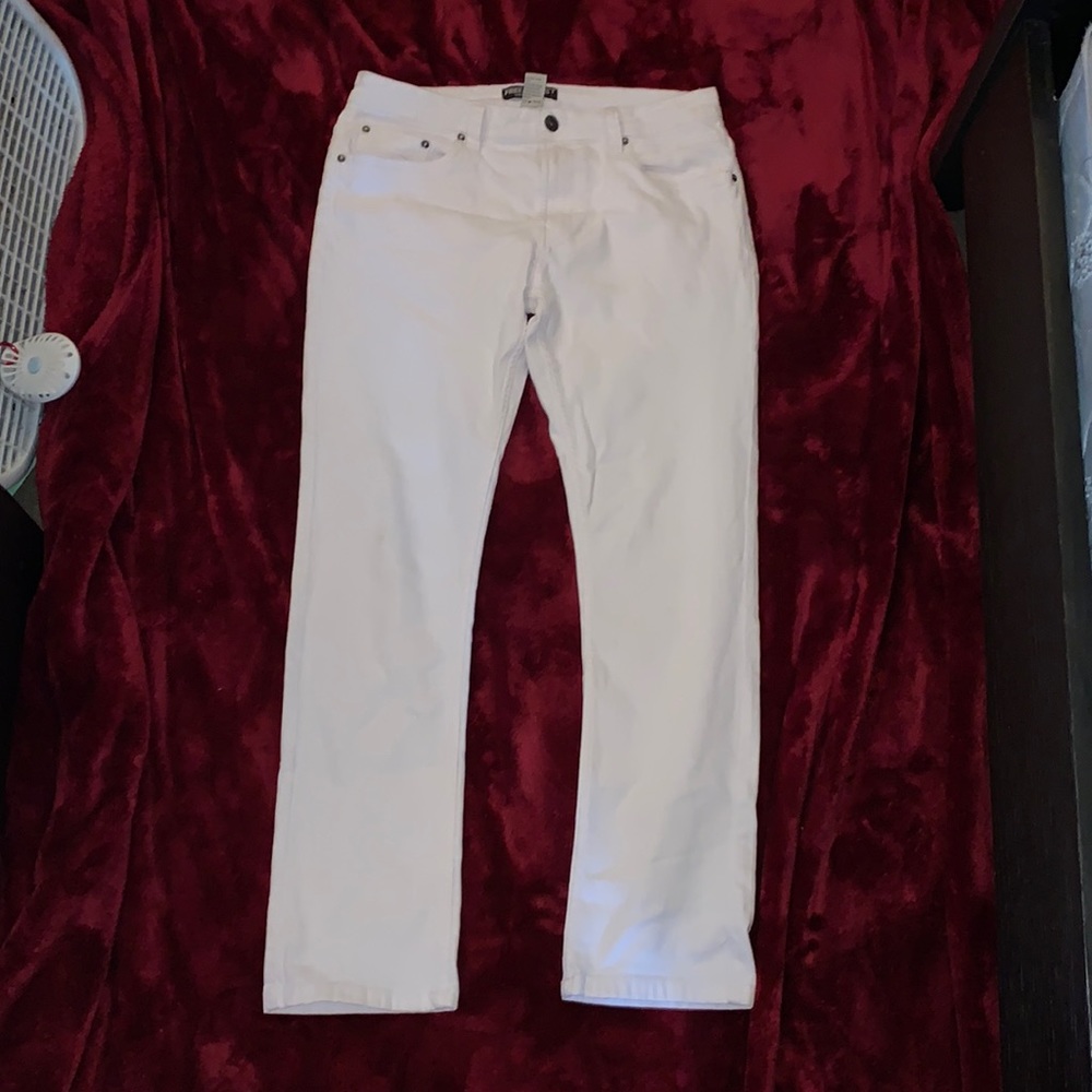 WHITE JEANS